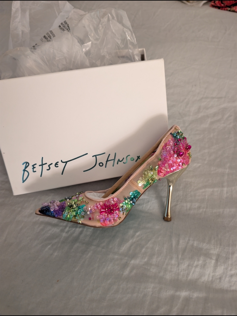NIB Betsey Johnson SB-Netta Floral Sequin Mesh Pumps Nude Multi 5